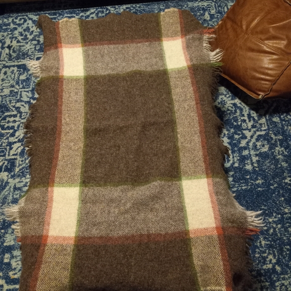 Vintage ACOVA HANDWEAVERS Wool Shawl, Wrap 30"x44". IRELAND Made - Picture 1 of 2
